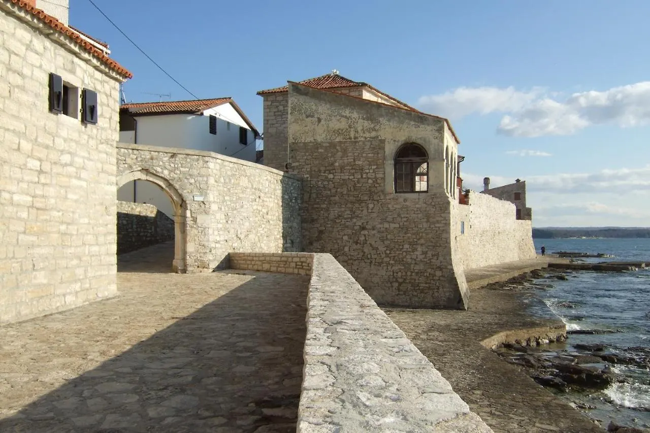 Dea, 180 M From The Beach Novigrad  Apartment